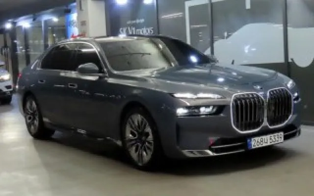 G70 중고차 7시리즈 (G70) 740i sDrive 디자인퓨어 엑셀런스 매물 사진 4 - 2023/06 8,033km